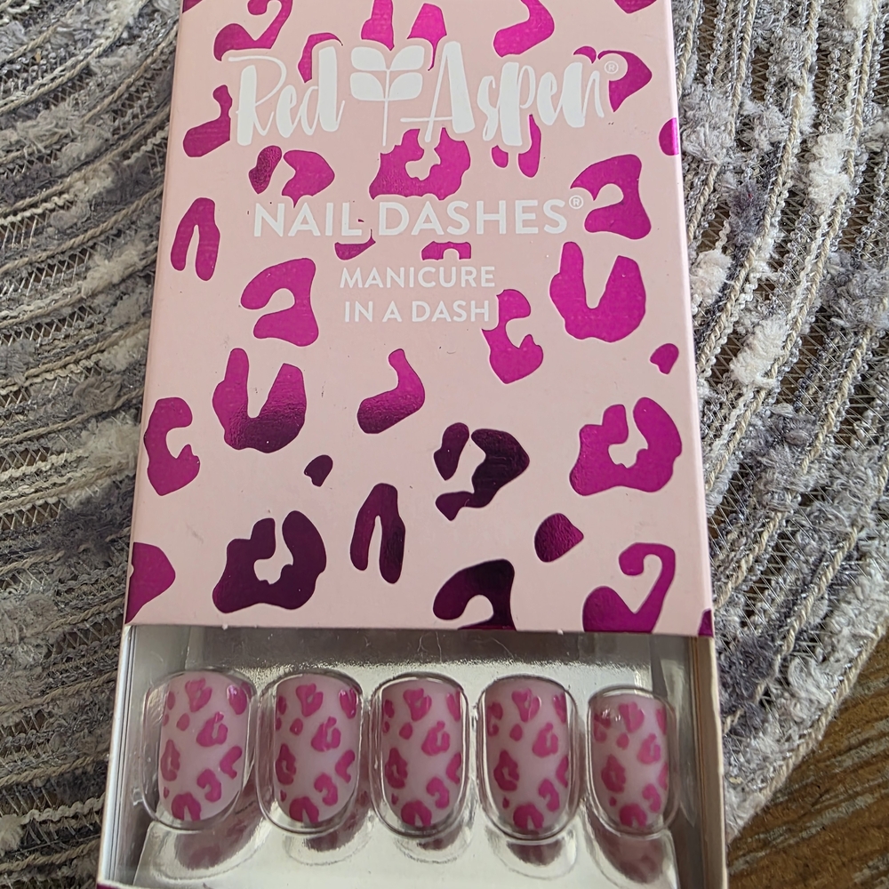 Red Aspen Pink Leopard Nail Dashes